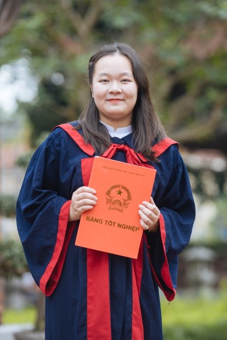 Học sinh Nguyễn Ngọc Linh – Học sinh lớp 9A1 Trường THCS Cao Bá Quát đã tự hào đạt được thành tích khá ấn tượng về môn Tiếng Anh trong kì thi Olympic cấp Huyện và kì thi vào lớp 10 năm học 2020-2021